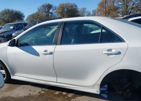 2014 Toyota Camry Se z USA, uszkodzony, nr VIN 4T1BF1FK9EU790853